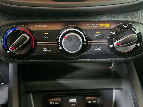 Used 2025 Kia Soul LX w/ LX Technology Package image 23