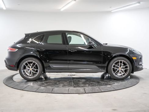 Certified 2023 Porsche Macan AWD/4WD image 8
