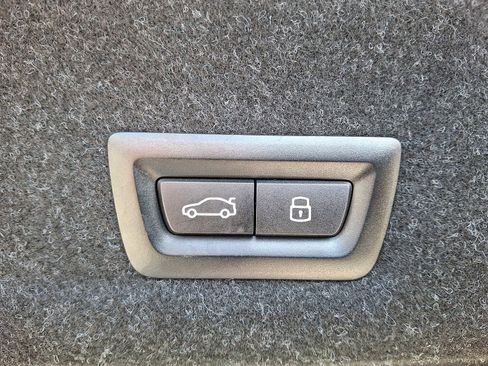 Used 2025 BMW 330i xDrive Sedan w/ Premium Package image 29