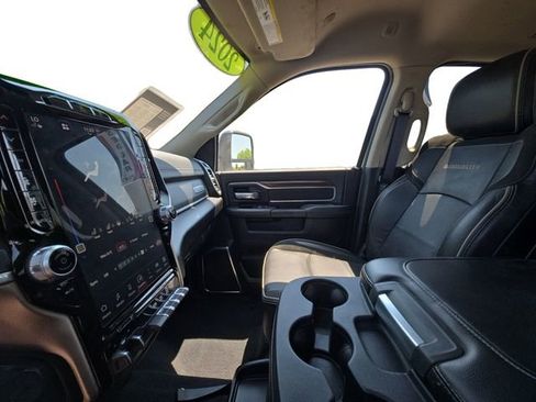 Used 2024 RAM 2500 Laramie AWD/4WD image 11