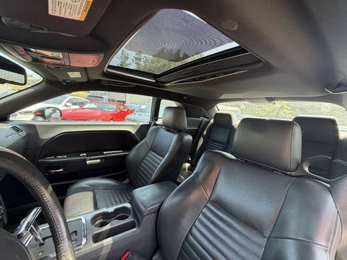 Used 2010 Dodge Challenger R/T RWD image 12