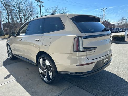 Certified 2025 Volvo EX90 Ultra w/ Protection Package Premier image 10