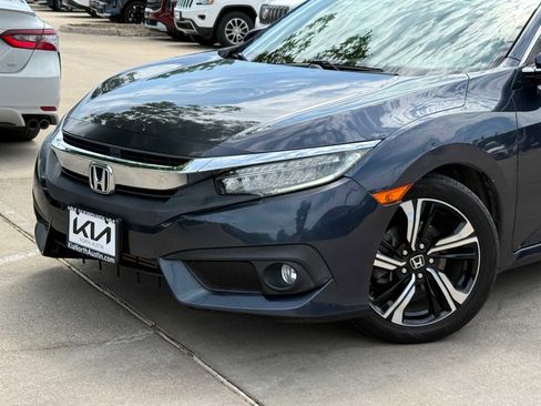 Used 2017 Honda Civic Touring image 2