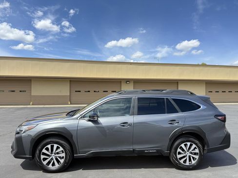 Used 2025 Subaru Outback Premium AWD/4WD image 4