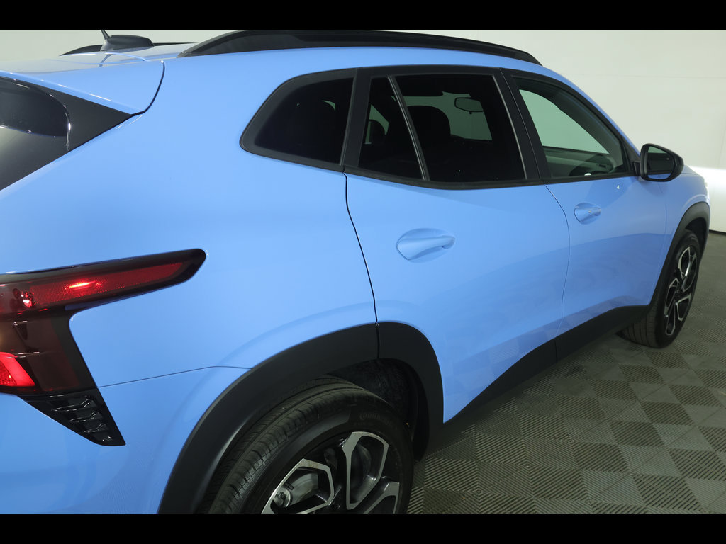 Used 2024 Chevrolet Trax RS w/ Sunroof Package FWD image 18
