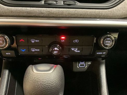 Used 2024 Jeep Compass Sport AWD/4WD image 35