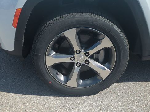 New 2026 Jeep Grand Cherokee L Limited RWD image 11