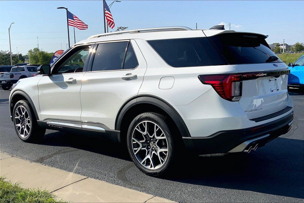 Used 2025 Ford Explorer Platinum w/ Ultimate Package AWD/4WD image 2