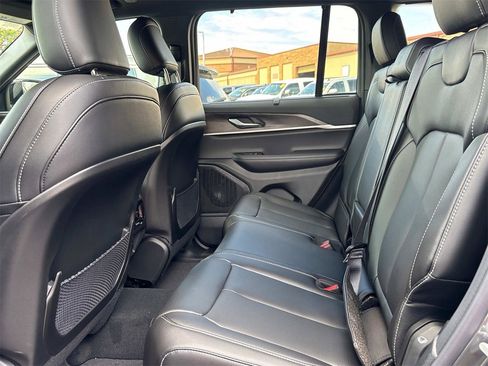 New 2025 Jeep Grand Cherokee Limited w/ Luxury Tech Group II image 31