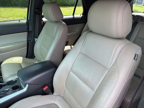 Used 2015 Ford Explorer XLT w/ Equipment Group 202B FWD image 10