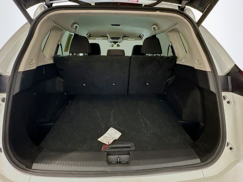 Used 2025 Nissan Rogue SV image 29