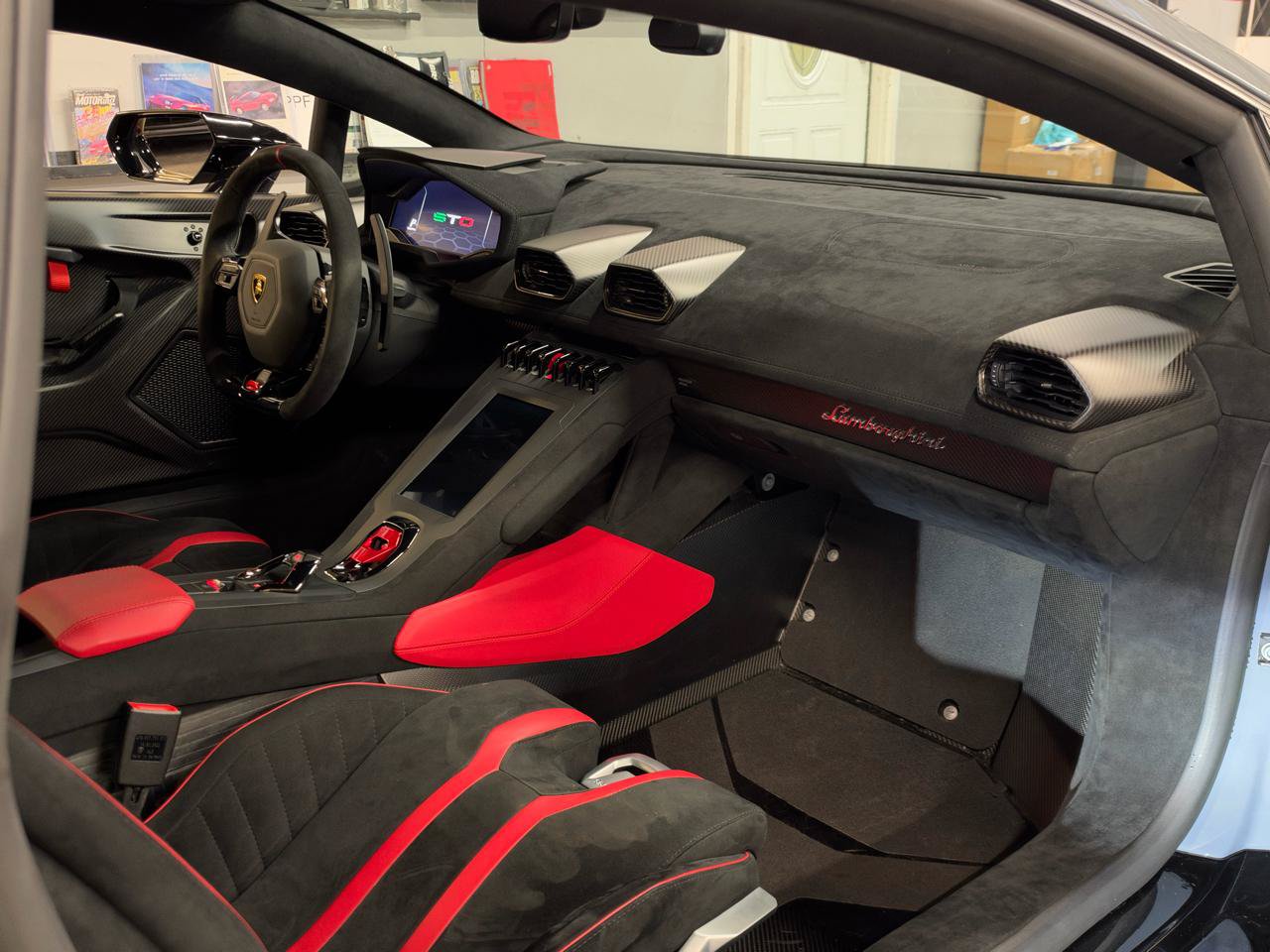 Used 2022 Lamborghini Huracan STO RWD image 24
