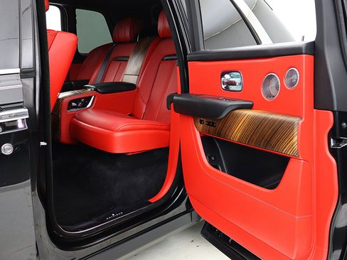 Used 2019 Rolls-Royce Cullinan AWD/4WD image 45
