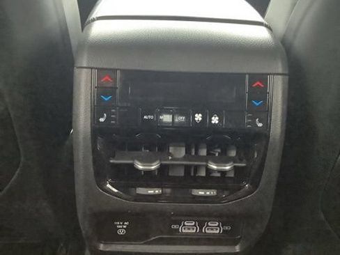 Used 2021 Jeep Grand Cherokee L Overland w/ Luxury Tech Group IV AWD/4WD image 25