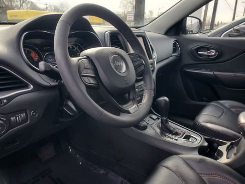 Used 2022 Jeep Cherokee Trailhawk w/ Premium Leather Package image 17