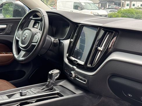 Used 2018 Volvo XC60 T5 Momentum w/ Vision Package AWD/4WD image 14