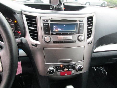 Used 2013 Subaru Outback 2.5i Premium AWD/4WD image 13
