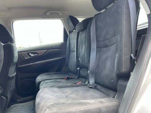 Used 2015 Nissan Rogue S FWD image 3