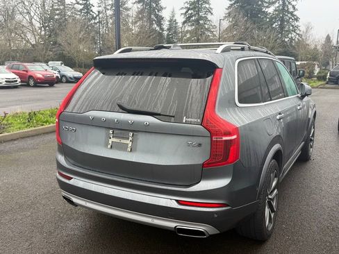 Used 2018 Volvo XC90 T6 Momentum w/ Convenience Package image 5