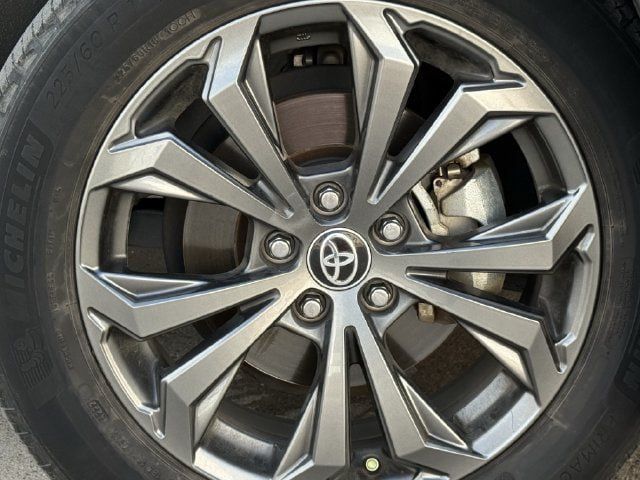 Used 2022 Toyota RAV4 XLE Premium AWD/4WD image 11