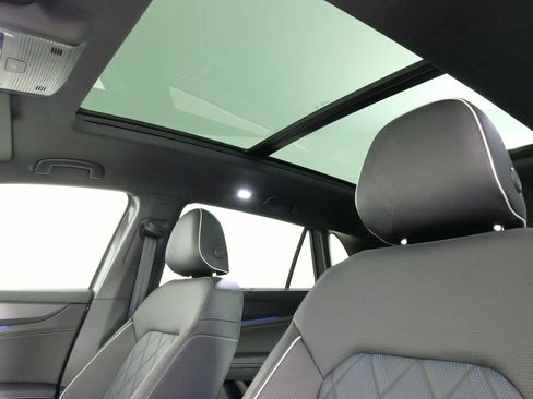 Used 2025 Volkswagen Atlas Cross Sport SEL Premium R-Line image 22