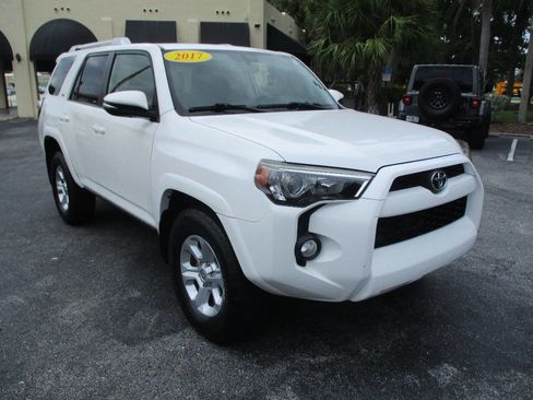 Used 2017 Toyota 4Runner SR5 Premium image 2