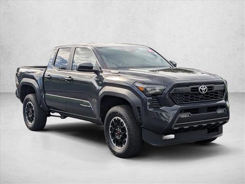 Used 2025 Toyota Tacoma TRD Off-Road image 3