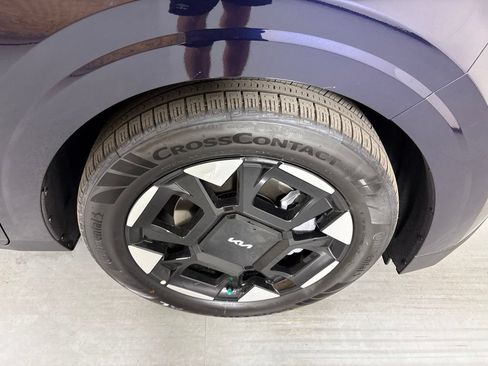 New 2026 Kia Carnival EX FWD image 11