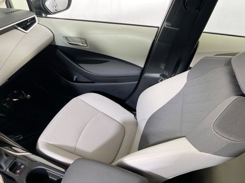 Used 2020 Toyota Corolla LE image 21