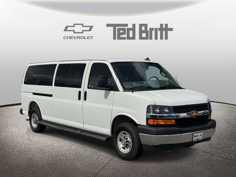 Certified 2025 Chevrolet Express 3500 LT w/ LT Preferred Equipment Group RWD image 3