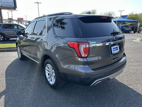 Used 2017 Ford Explorer XLT w/ Equipment Group 201A image 4