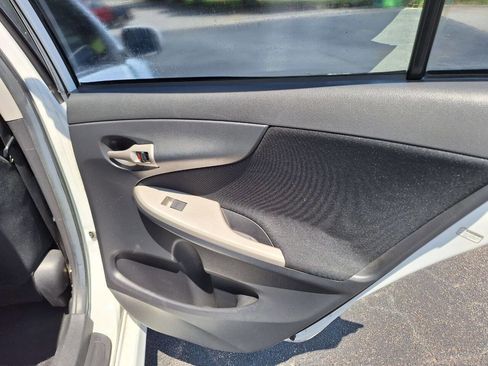 Used 2010 Toyota Corolla S image 18