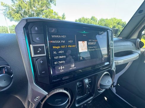 Used 2016 Jeep Wrangler Unlimited Sahara AWD/4WD image 18