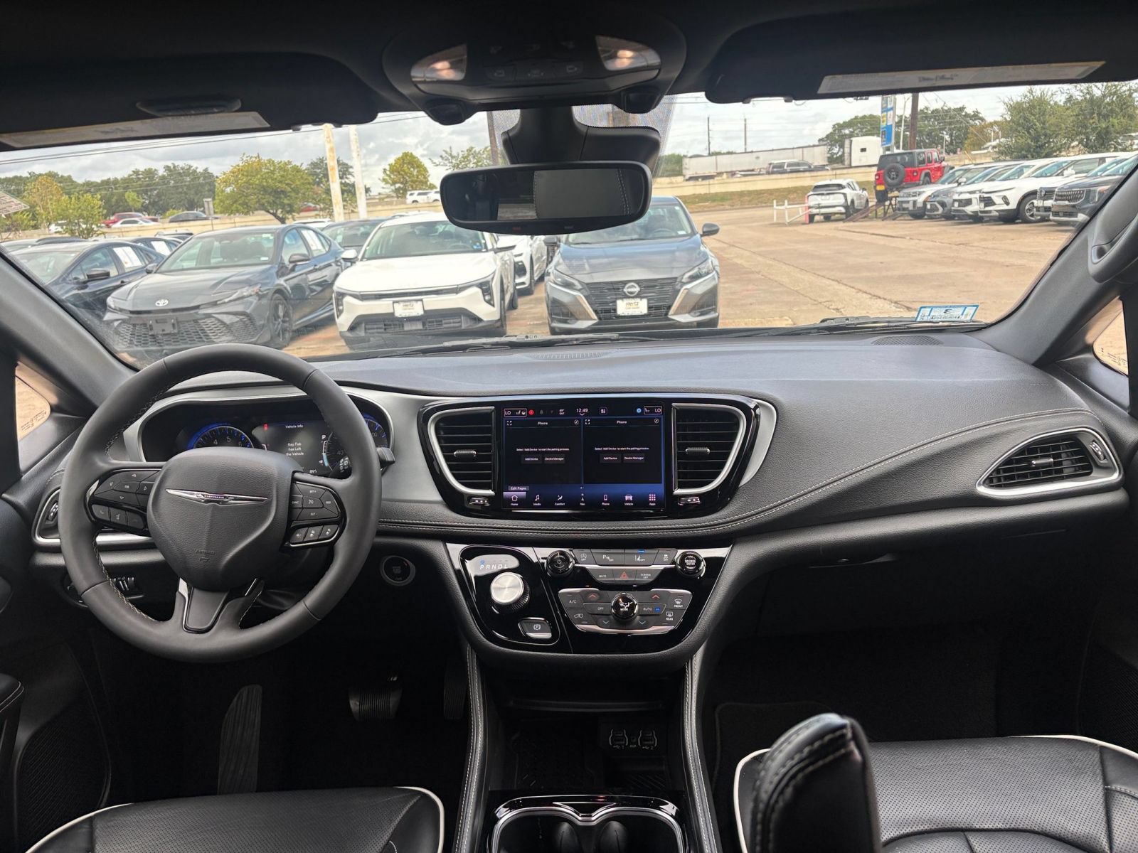 Used 2025 Chrysler Pacifica Limited FWD image 37