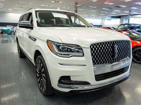 Used 2022 Lincoln Navigator Black Label image 3