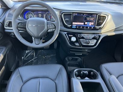 Certified 2026 Chrysler Pacifica Select w/ S Appearance Package