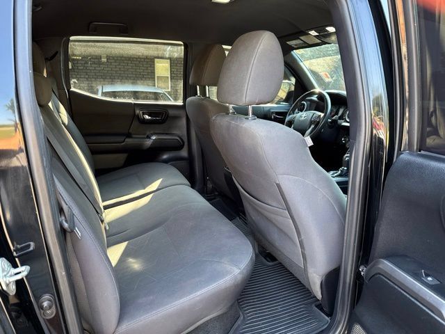 Used 2017 Toyota Tacoma TRD Sport w/ Tow Package (A/T) AWD/4WD image 12