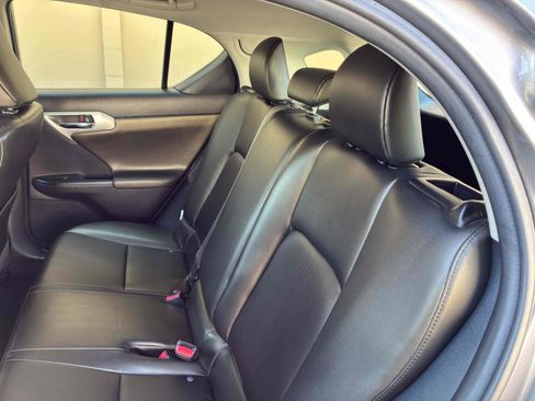 Used 2013 Lexus CT 200h w/ Premium Pkg w/Navigation FWD image 37