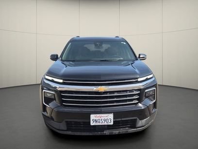Used 2025 Chevrolet Traverse LT