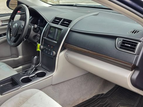 Used 2016 Toyota Camry LE FWD image 29