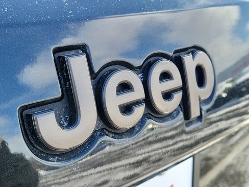 Used 2016 Jeep Grand Cherokee Limited 75th Anniversary image 6