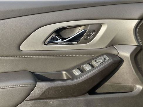 Used 2023 Chevrolet Traverse LT image 15