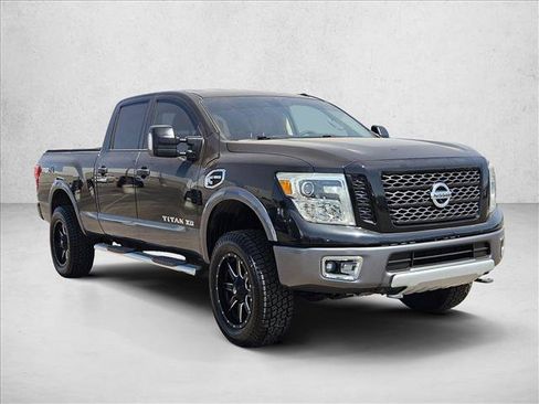 Used 2017 Nissan Titan PRO-4X AWD/4WD image 3