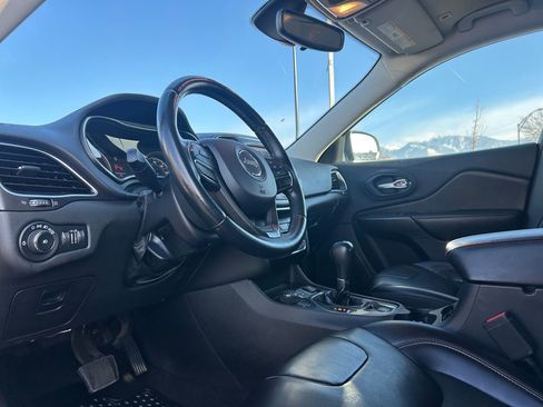 Used 2019 Jeep Cherokee Trailhawk w/ Cold Weather Group image 25