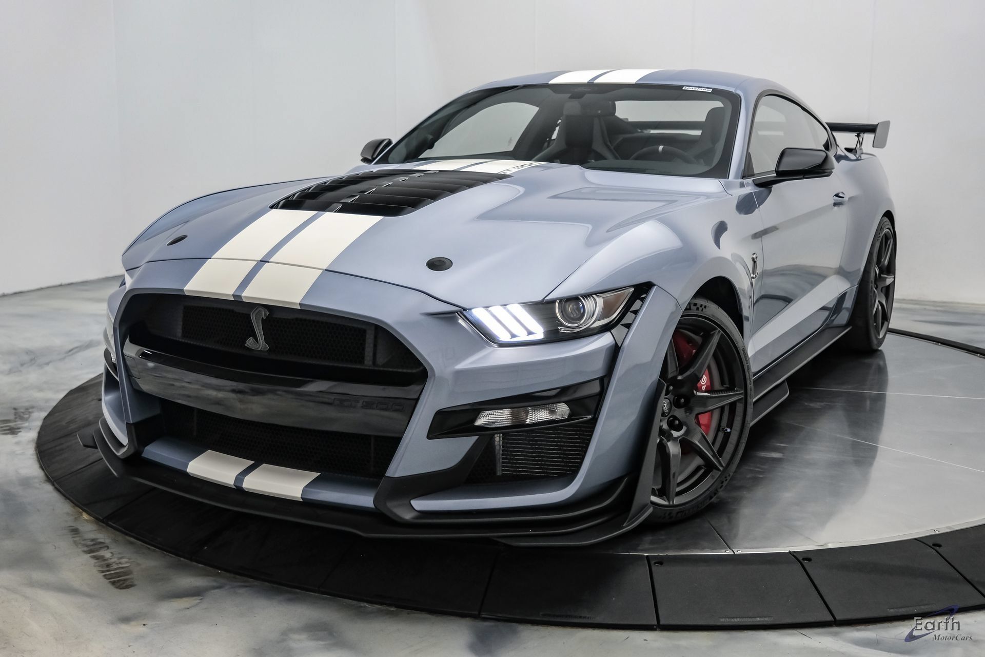 Used 2022 Ford Mustang Shelby GT500 w/ Carbon Fiber Track Pack RWD image 5