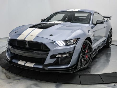 Used 2022 Ford Mustang Shelby GT500 w/ Carbon Fiber Track Pack RWD image 5