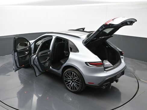 Certified 2025 Porsche Macan Turbo AWD/4WD image 30
