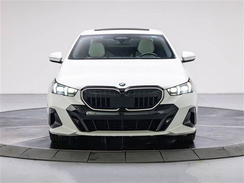 Used 2024 BMW 540i xDrive w/ Premium Package AWD/4WD image 8