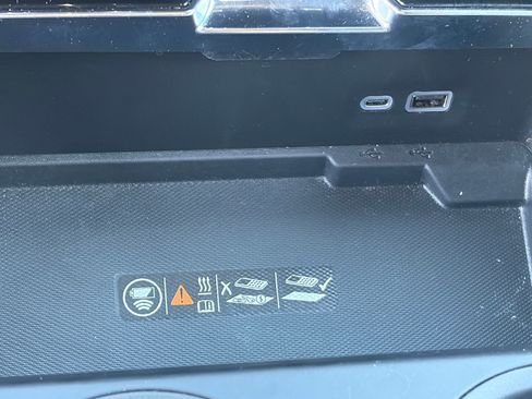 Used 2025 GMC Yukon XL Denali AWD/4WD image 25