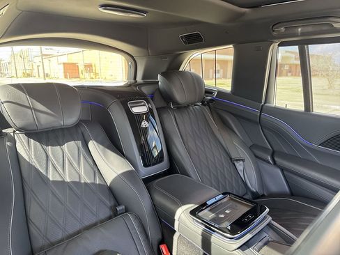 Used 2024 Mercedes-Benz Maybach GLS 600 4MATIC image 33